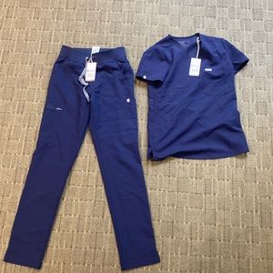 NWT Figs scrub set in Navy, Catarina top and Yola with a yoga waistband xxs